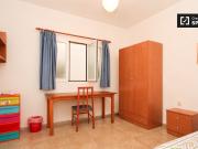Habitación acogedora en piso compartido en Los...