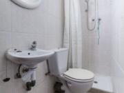 Habitación acogedora para parejas con cama doble en...