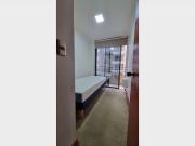 habitación amoblada cómoda e iluminada