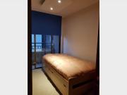 habitación amoblada cómoda e iluminada