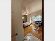 Habitación amplia para dama, lugar seguro