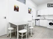 HABITACIÓN AMPLIA Y DE ALTA CALIDAD CON SUPER CLOSET XXL