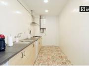 Habitación amueblada con armario independiente en el...