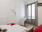 Habitación amueblada con armario independiente en el...