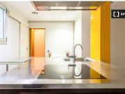 Habitación amueblada con calefacción en piso compartido,...