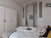 Habitación amueblada con calefacción en piso compartido,...