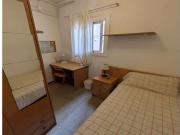 Habitación amueblada con calefacción en un apartamento...