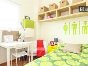Habitación amueblada con cómoda en piso compartido, Eixample