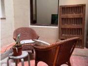 Habitación amueblada con cómoda en piso compartido, Eixample