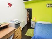 Habitación amueblada con escritorio en piso compartido,...
