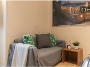 Habitación amueblada con escritorio en piso compartido,...