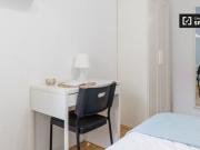 Habitación amueblada con escritorio en piso compartido,...