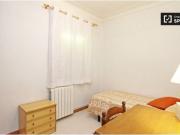 Habitación amueblada en apartamento de 3 dormitorios con...