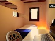 Habitación amueblada en apartamento de 4 dormitorios, El...