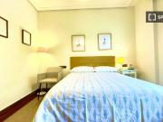 Habitación amueblada en apartamento de 4 dormitorios en...