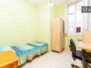Habitación amueblada en apartamento de 5 dormitorios en...