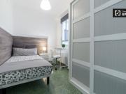 Habitación amueblada en apartamento de 5 dormitorios en...