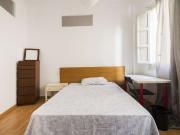 Habitación amueblada en apartamento de 5 dormitorios en...