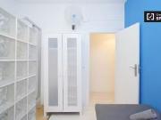 Habitación amueblada en apartamento de 5 dormitorios,...