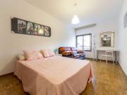 Habitación amueblada en apartamento de 6 dormitorios en...