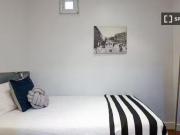 Habitación amueblada en apartamento de 6 dormitorios en...