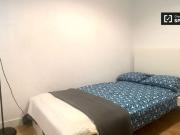 Habitación amueblada en apartamento de 6 dormitorios en...