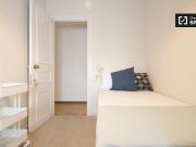 Habitación amueblada en apartamento de 6 dormitorios en...