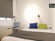 Habitación amueblada en apartamento de 6 dormitorios en...