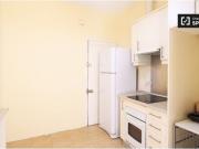 Habitación amueblada en apartamento de 6 dormitorios en...