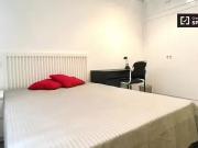 Habitación amueblada en apartamento de 6 dormitorios en...