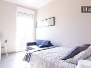 Habitación amueblada en el apartamento de 6 dormitorios...