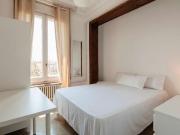 Habitación amueblada en piso de 14 habitaciones en Sant...