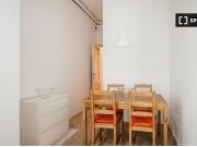 Habitación amueblada en piso de 14 habitaciones en Sant...