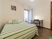 Habitación amueblada en un apartamento de 5 camas, El...