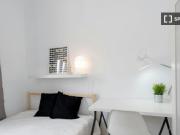 Habitación amueblada en un apartamento de 5 dormitorios...