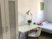 Habitación amueblada en un apartamento de 5 dormitorios...