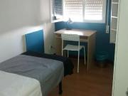 Habitación amueblada en un apartamento de 6 dormitorios...