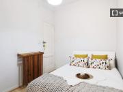 Habitación amueblada en un apartamento de 8 dormitorios...
