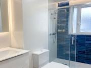 Habitación amueblada junto a los Edificios Inteligentes