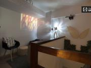 Habitación animada en apartamento de 4 dormitorios en...