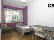 Habitación animada en apartamento de 6 dormitorios en...