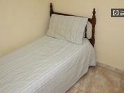 Habitación asequible en piso compartido en el Eixample,...