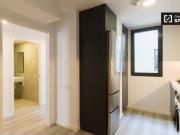 ¡Habitación bien amueblada con balcón en alquiler en...