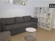 Habitación bien amueblada con balcón en alquiler en un...