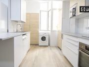 Habitación bien amueblada con balcón para alquilar en un...