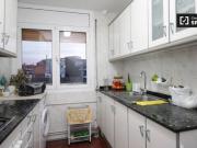 Habitación bien amueblada en alquiler en un apartamento...