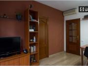 Habitación bien amueblada en alquiler en un apartamento...