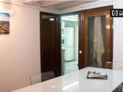 Habitación bien amueblada en alquiler en un apartamento...