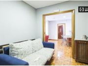 Habitación bien amueblada en alquiler en un apartamento...
