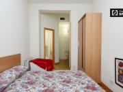 Habitación cálida en un apartamento de 12 habitaciones...